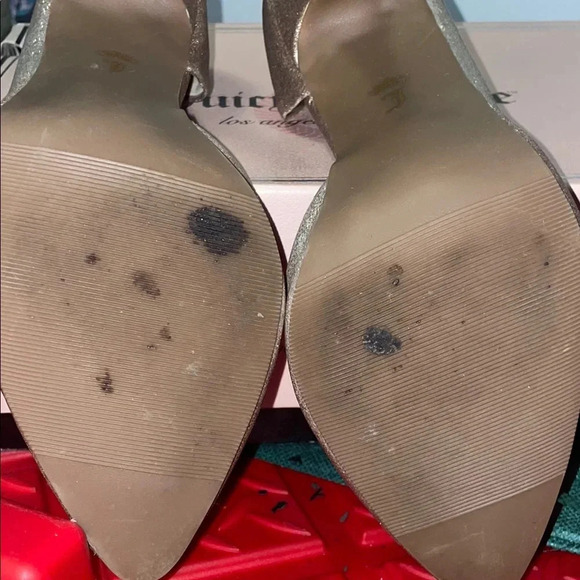 Juicy Couture Gold Heels with Stiletto and Pointed Toe - Picture 9 of 10